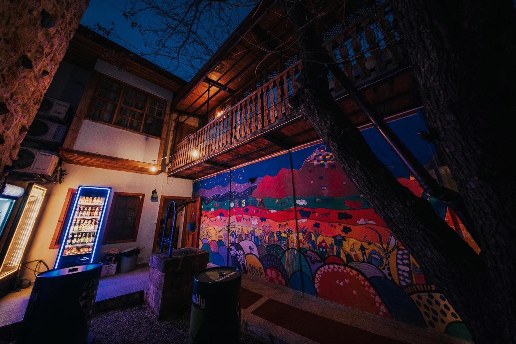 Kuyu Beergarden Hostel Antalya Exterior foto